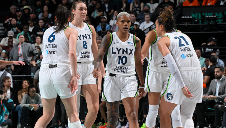 WNBA: Нэмэлт цаг сунгасан гайхалтай тоглолтын төгсгөлд Миннесота Линкс хожил байгууллаа