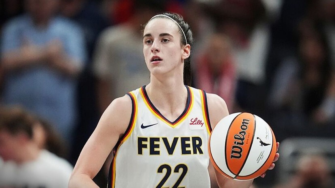 Кэйтлин Кларк WNBA-д түүхэн амжилт үзүүлсээр байна