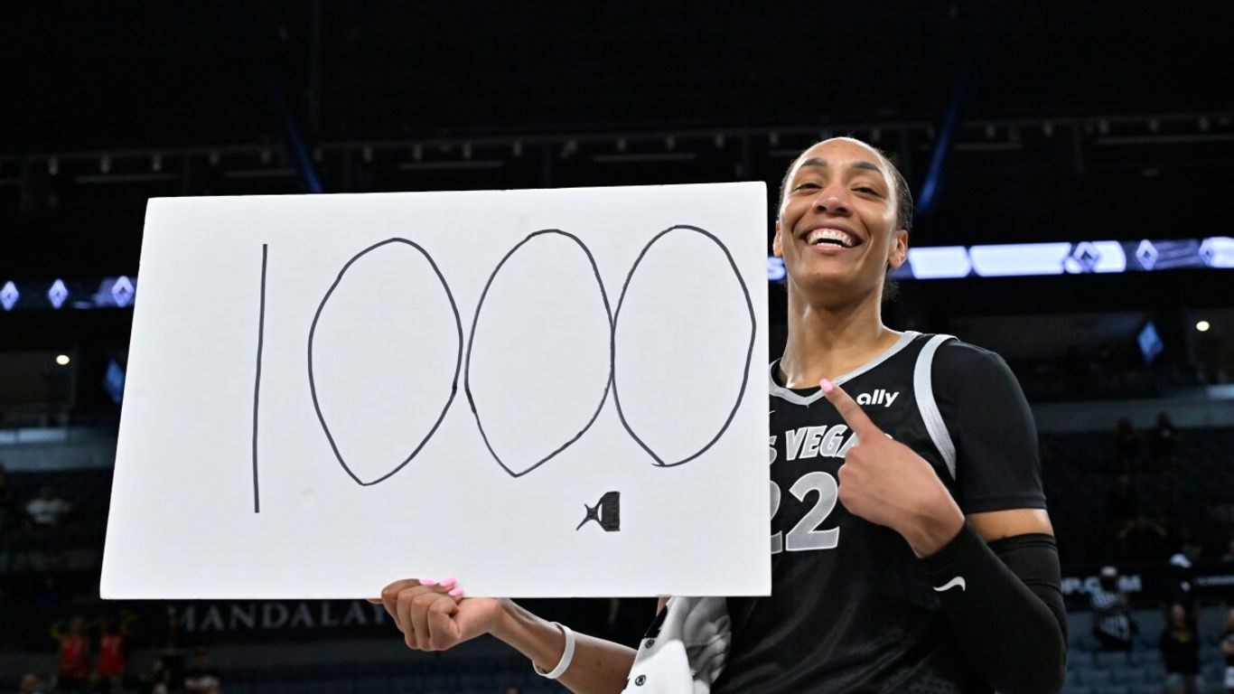 Эй'жа Вилсон WNBA-ийн түүхэнд нэг улиралд 1000 оноонд хүрсэн анхны тоглогч болжээ