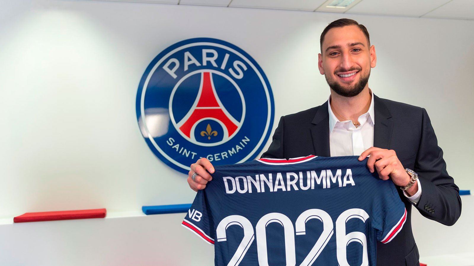 Paris Saint-Germain клуб Итали хаалгач G.Donnarumma-г багийн мэдүүлгээс хаслаа