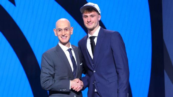 ESPN-ийн аналистууд 2025-2026 оны NBA-н улирын шилдгүүдээр хэнийг таамагласан бэ?