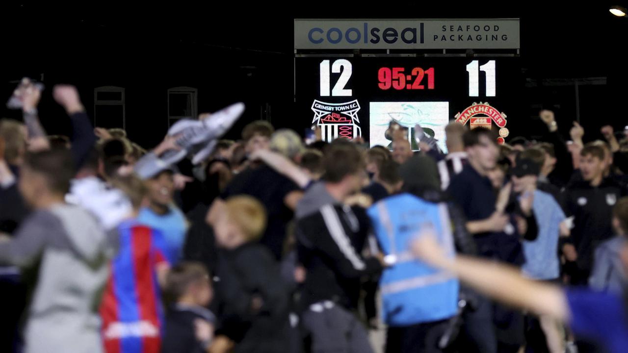 Английн хөлбөмбөгийн 4-р лигийн Grimsby Town клуб Manchester united клубийг цомын тэмцээнээс хаслаа