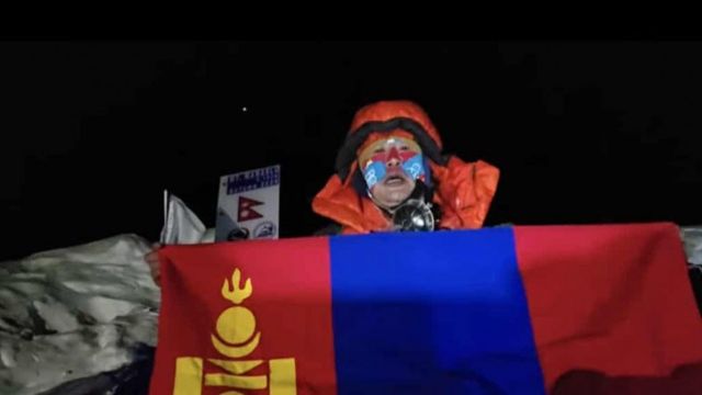 О.Золбоохүү Хималай нурууны 8000 метртэй 14 оргилын нэг болох Манаслу оргилд амжилттай хөл тавьжээ
