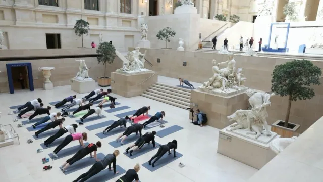 Парисын олимпын үеэр Луврын музей дотор иога, бүжиг, дасгал хийнгээ үзмэрүүдтэй танилцах боломжтой
