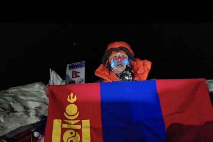 О.Золбоохүү Хималай нурууны 8000 метртэй 14 оргилын нэг болох Манаслу оргилд амжилттай хөл тавьжээ