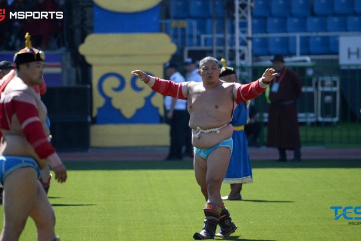 Үнэн хүчийг үзэн, найраа хийлгүй ам аван барилддаг Увс аймгийн 2 аварга.