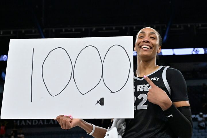 Эй'жа Вилсон WNBA-ийн түүхэнд нэг улиралд 1000 оноонд хүрсэн анхны тоглогч болжээ