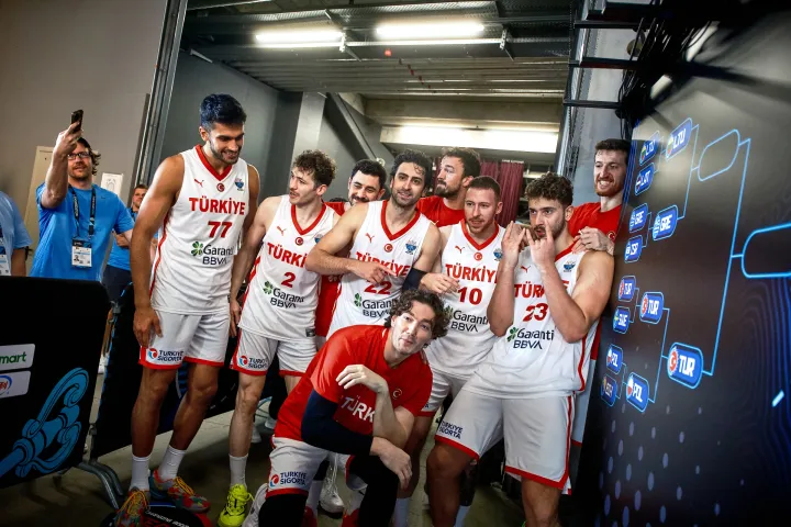 EuroBasket-2025: Турк улсын залуу од Alperen Sengun “Triple Double” гүйцэтгэж шигшээ багаа шөвгийн дөрөвт хөтөлж чадлаа