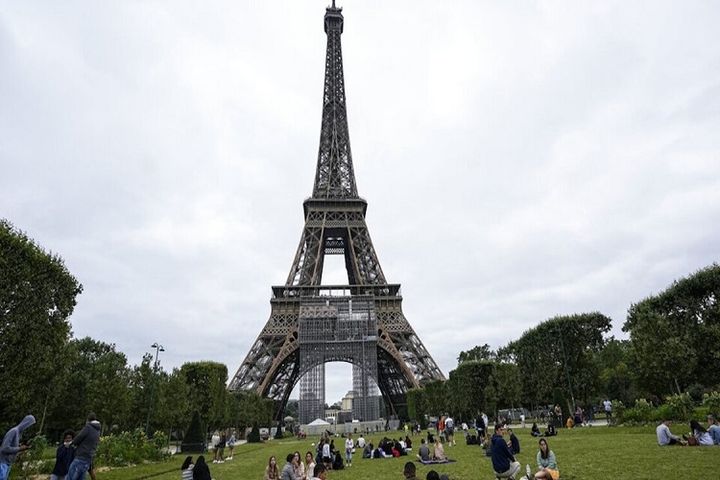 ЭЙФЕЛИЙН ЦАМХАГИЙН ОРЧИМД БАЙГУУЛАМЖ БАРИХ ТӨЛӨВЛӨГӨӨ ЭСЭРГҮҮЦЛИЙН УЛМААС ЦУЦЛАГДАВ